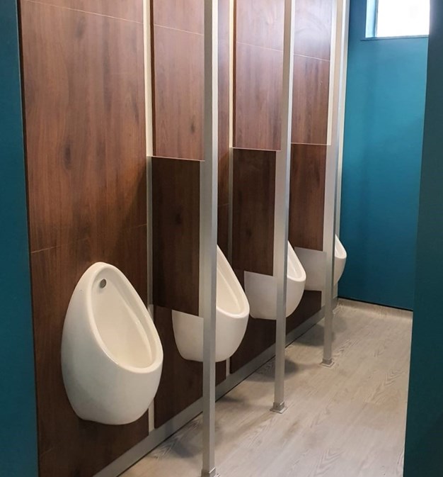 the-rochester-corn-exchange-case-study-vepps-panelling-urinal-dividers-dark-walnut-dividers