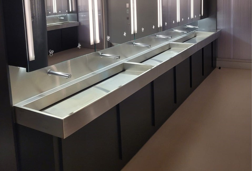 venesta-washrooms-case-study-factory-international-vanity