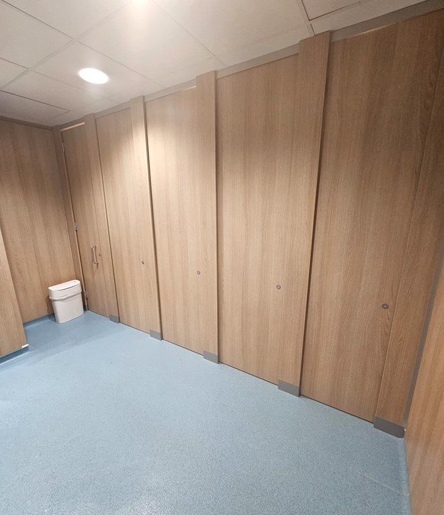 Venesta Washrooms Case Study Addenbrooke's Hospital Titan Cubicles 2 (4)