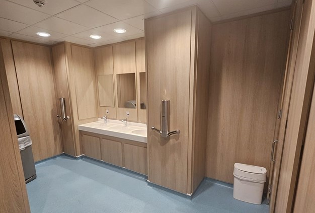 Venesta Washrooms Case Study Addenbrooke's Hospital Vanity 2 (2)