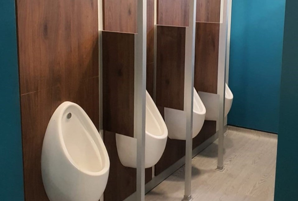 the-rochester-corn-exchange-case-study-dark-walnut-vepps-urinal-dividers