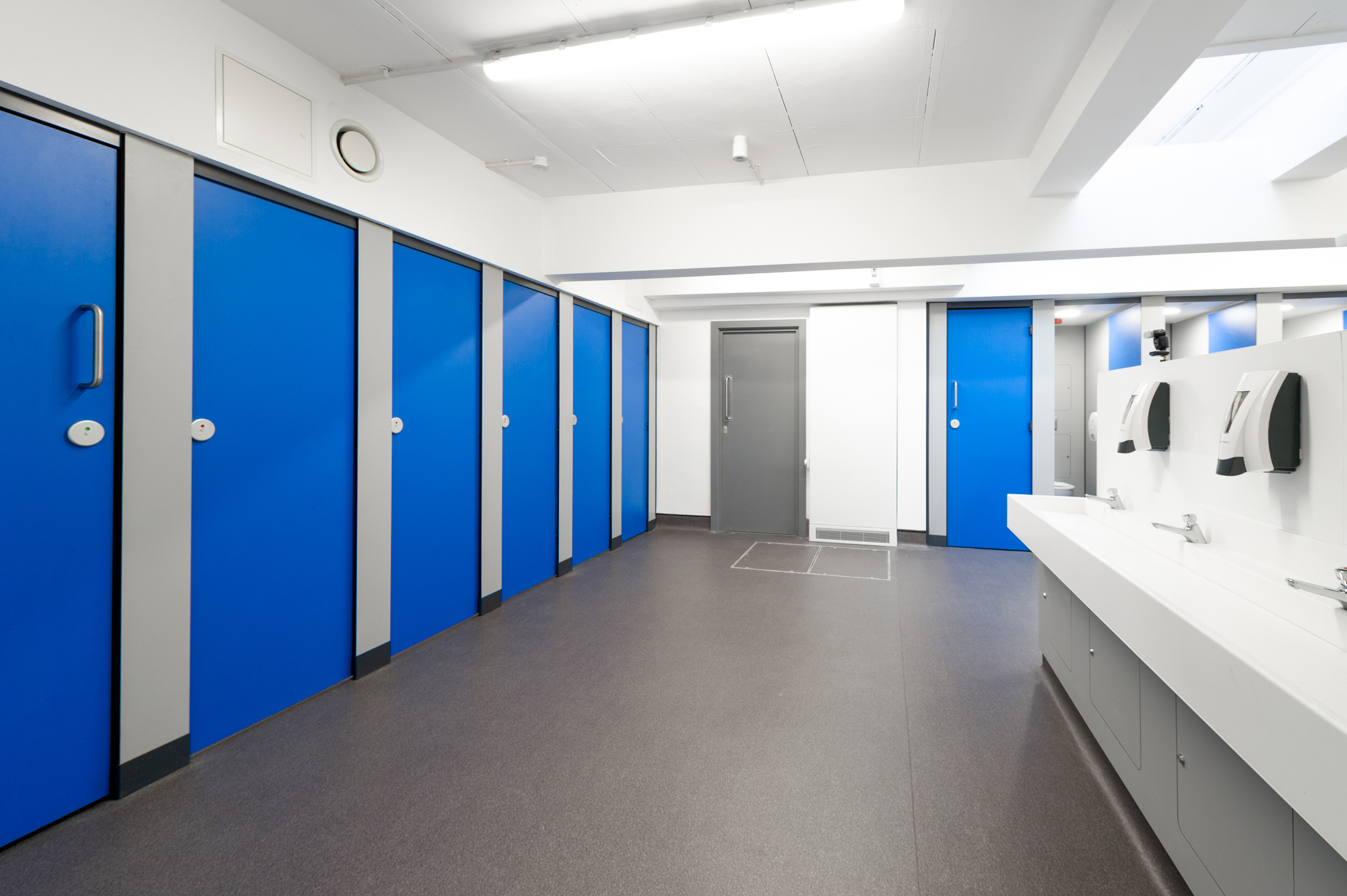 Full Height School Toilet Cubicles | Venesta Washrooms