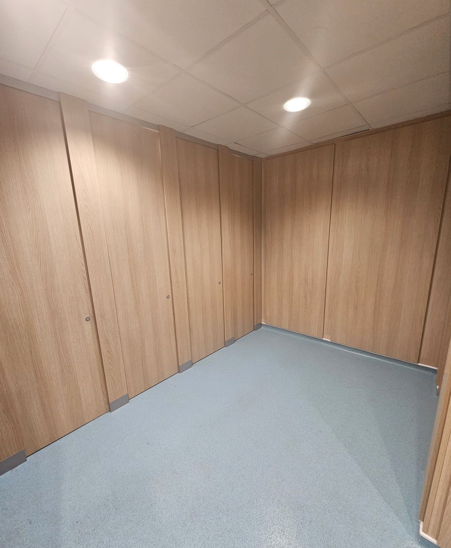 Venesta Washrooms Case Study Addenbrooke's Hospital Titan Cubicles (2)