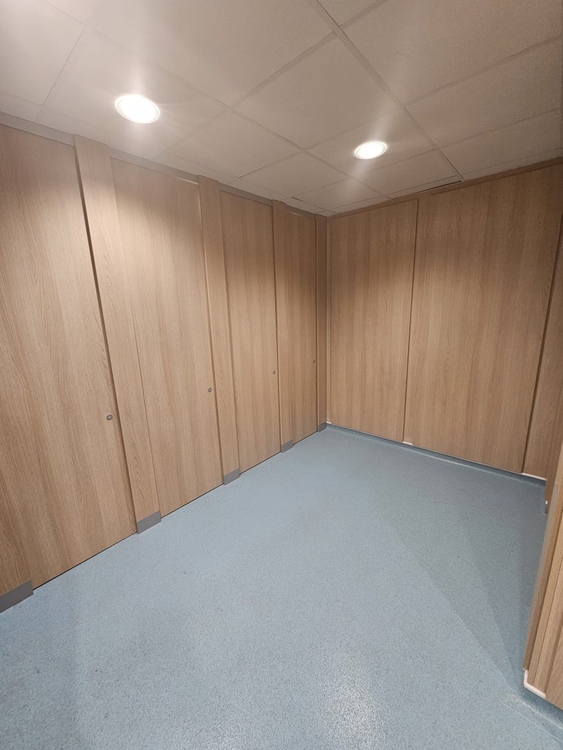 Venesta Washrooms Case Study Addenbrooke's Hospital Titan Cubicles